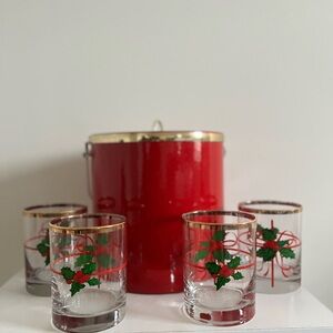 Vtg Christmas Holly 5pc Entertainment Set 1-3 1/2 Quart Ice Bucket 4 14oz Glass